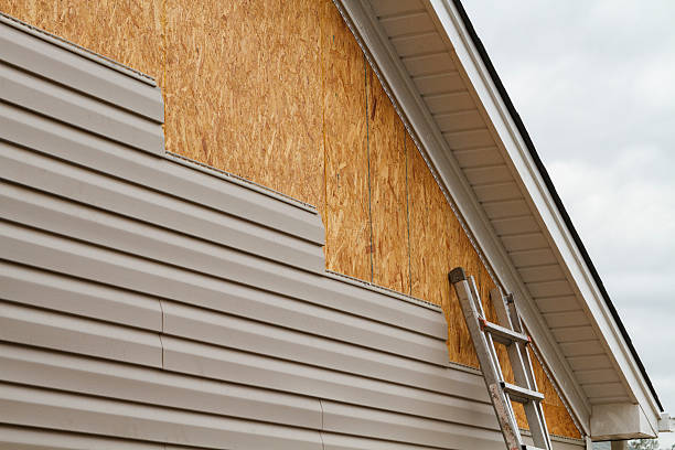 Professional Emergency Siding Repair technician working in Geneva, WA